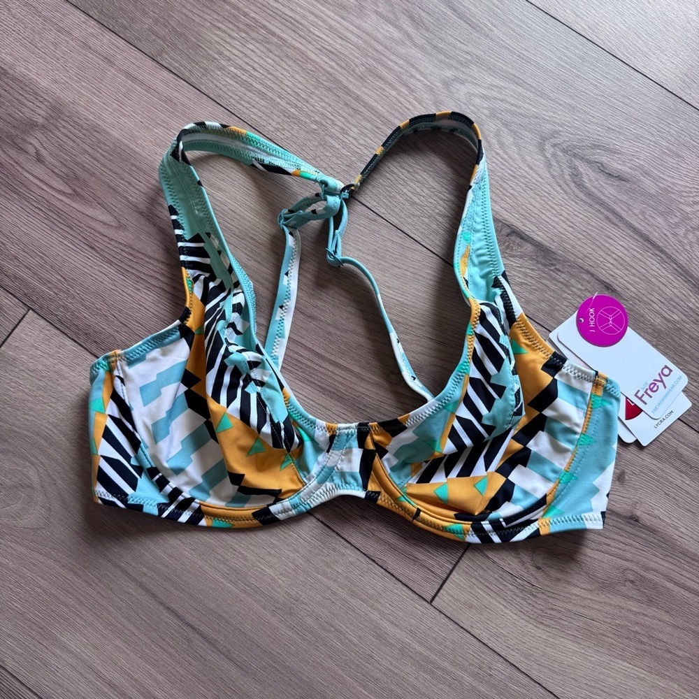 Freya Bikini Swimsuit Top Underwire J Hook Bassline NWT 34DD - Picture 2 of 8